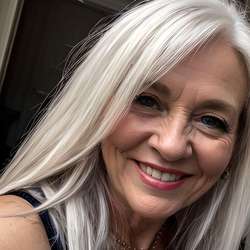 AshleighS's Chat & Dating Profile